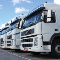 Caminhões para transporte do material